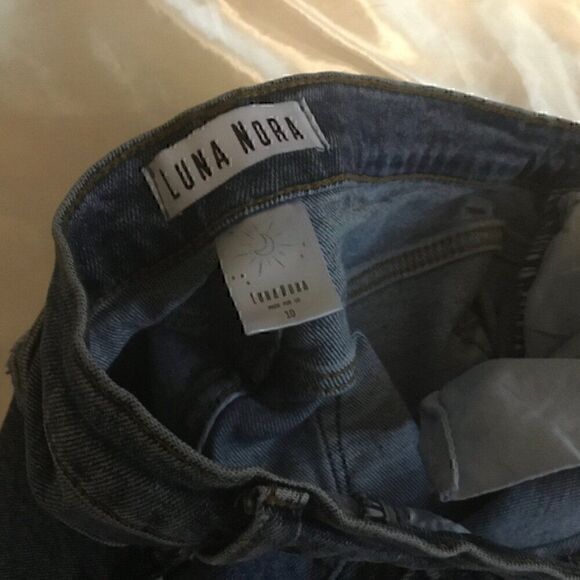 Luna Nora Croppef Distressed  Medium Wash Jeans 10 - Picture 5 of 10